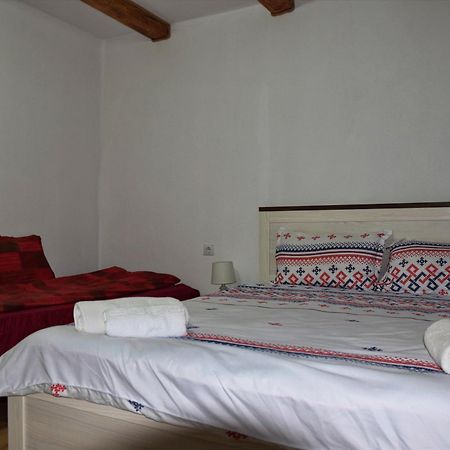 Conacul Cosaului Hotell Feresti Eksteriør bilde