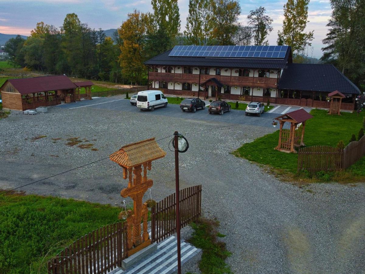 Conacul Cosaului Hotell Feresti Eksteriør bilde