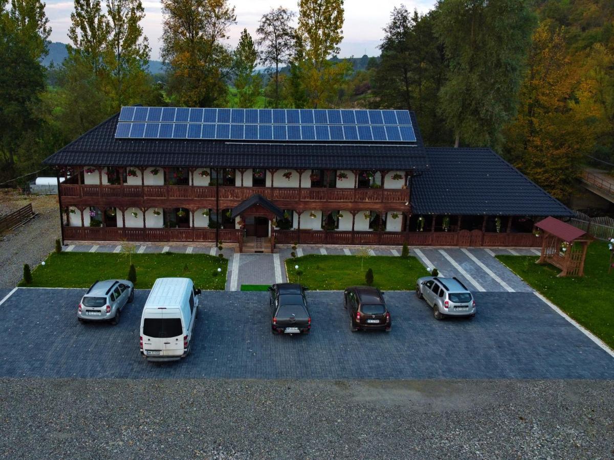 Conacul Cosaului Hotell Feresti Eksteriør bilde