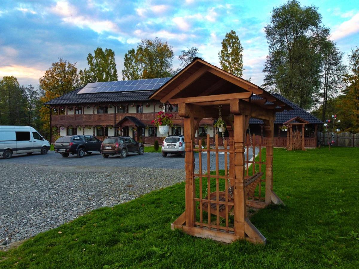 Conacul Cosaului Hotell Feresti Eksteriør bilde