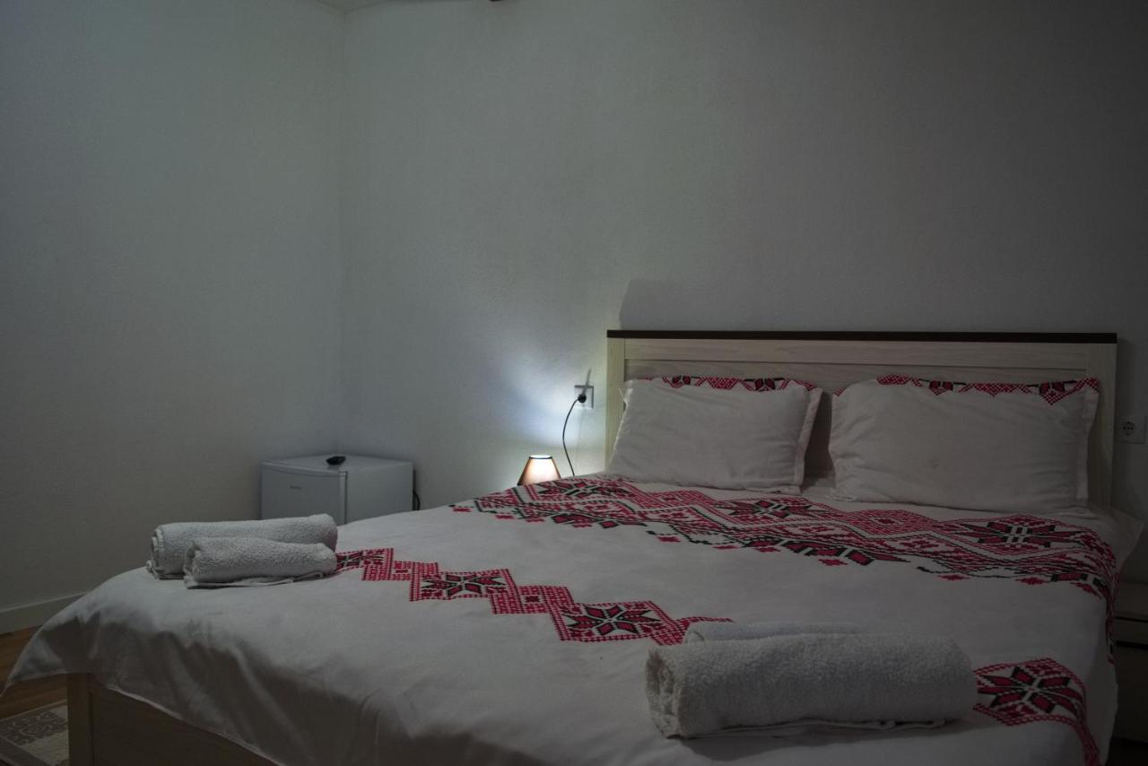 Conacul Cosaului Hotell Feresti Eksteriør bilde